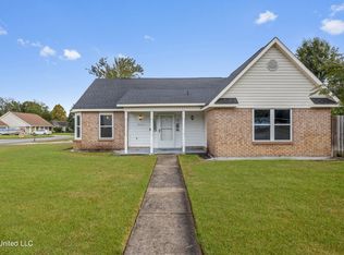 9612 Iroquois Ave, Ocean Springs, MS 39564