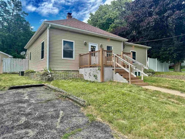 402 W Galena Ave, Warren, IL 61087