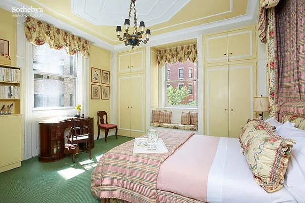 Sold by Sotheby's International Realty | media 30