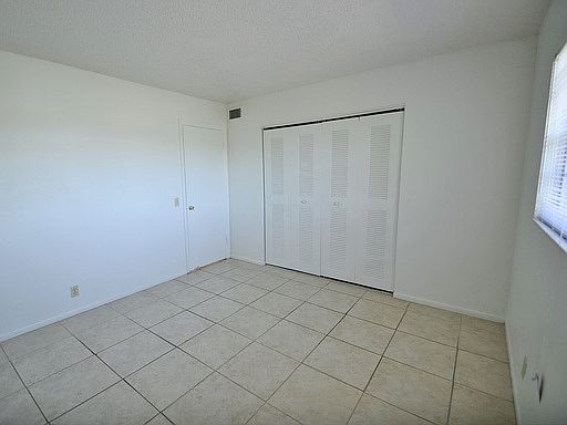 5th image of 810 E 1st St APT E