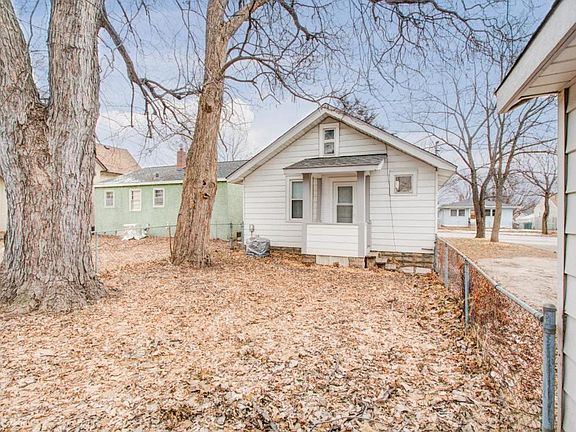 3rd image of 1039 Earl St