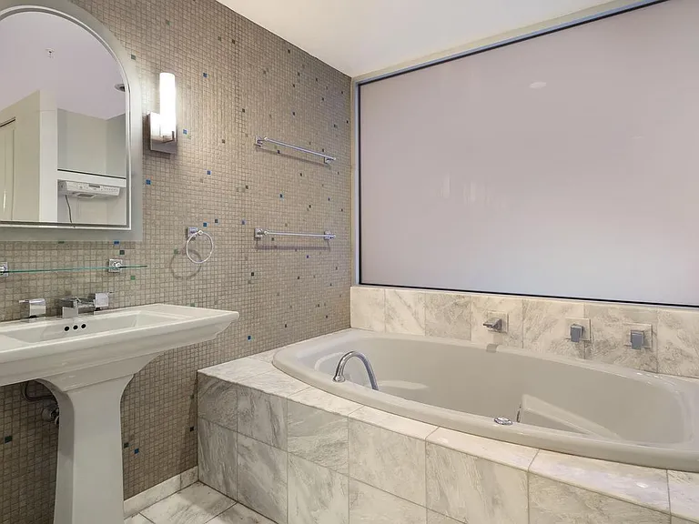 1737 Chestnut St #701 — Photo 25
