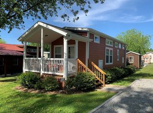 28 Daydreamers Ln, Flat Rock, NC 28731