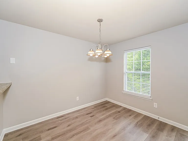 167 Lyndhurst Dr — Photo 7