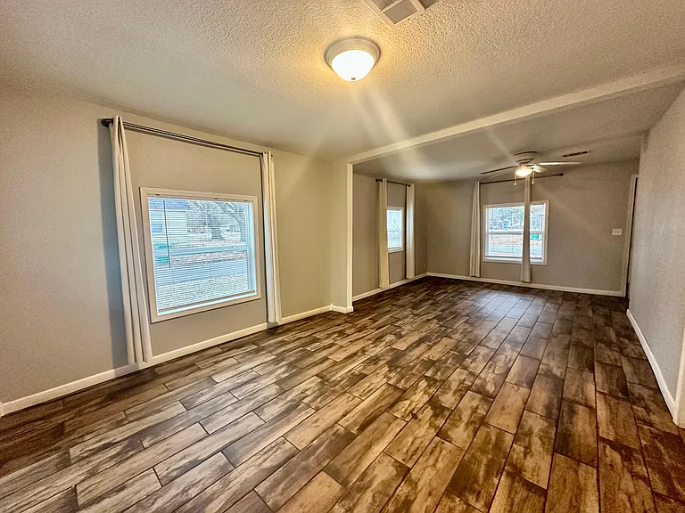 1302 N Detroit Ave — Photo 3