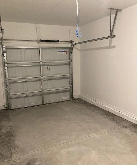 1032 Appleton St — Photo 31
