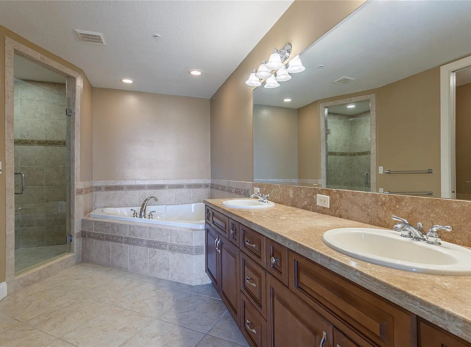 4 bed, 3810 sqft, $10,999 — Photo 4
