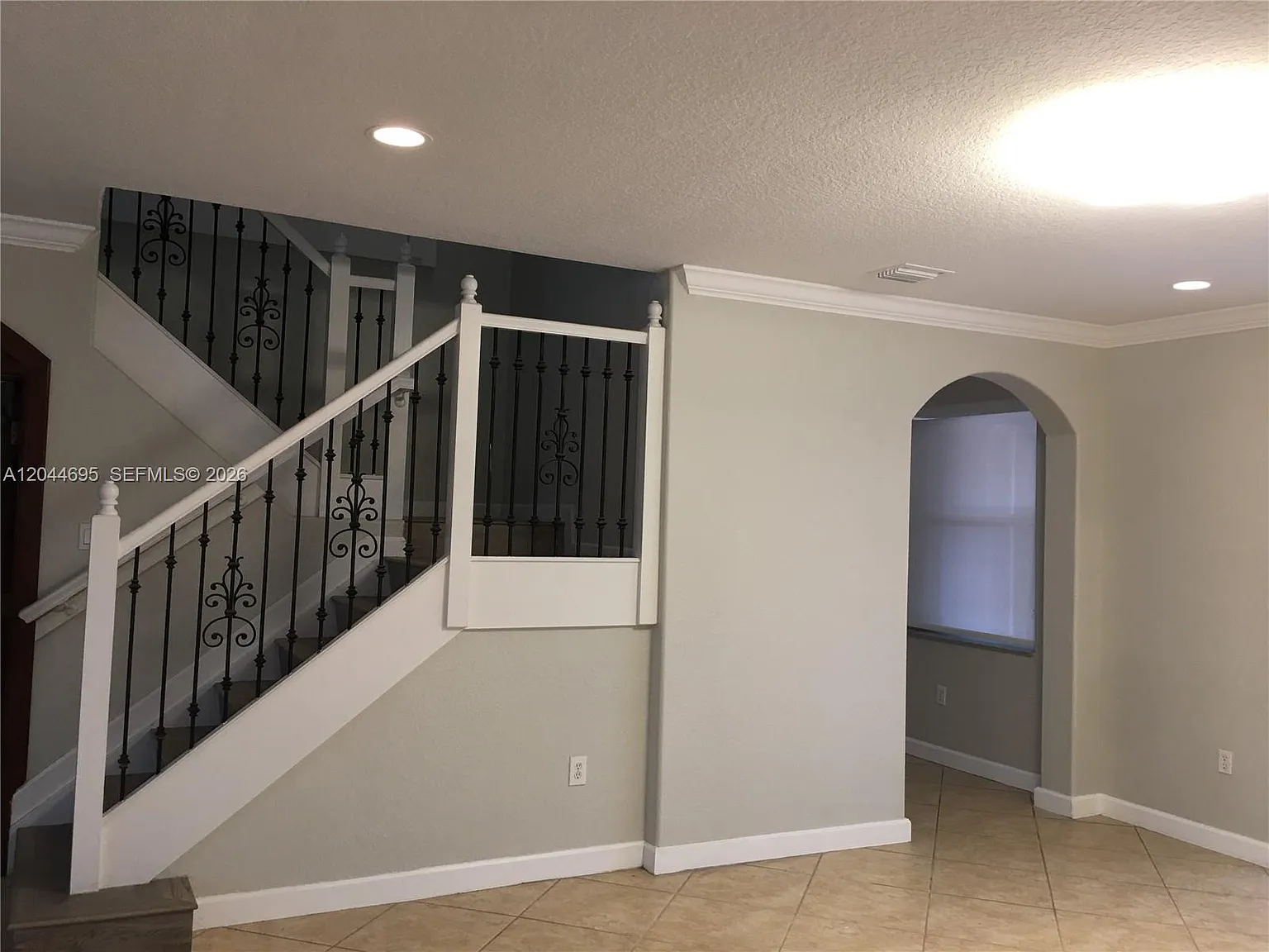 5 bed, 3001 sqft, $5,200 — Photo 4