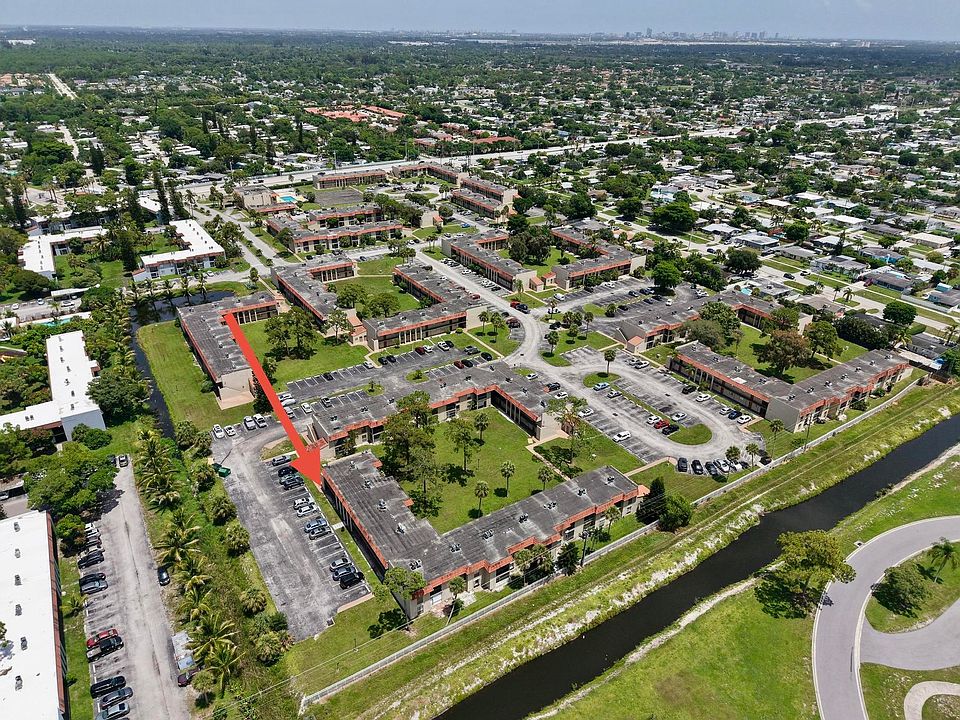 1st image of 6120 FOREST HILL Boulevard #111