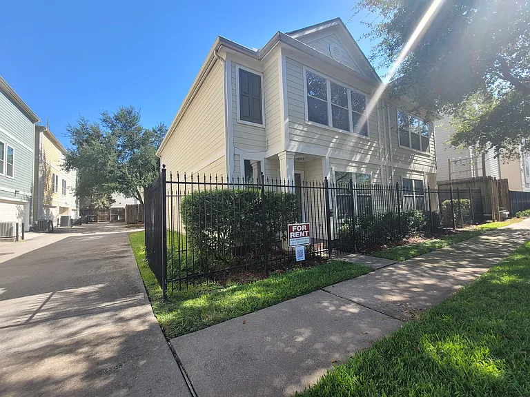 2709 Polk St — Photo 1