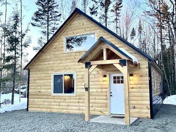 2nd image of 8 Jaquith Pond Road