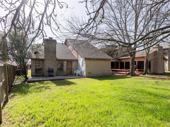 2916 Broadmoor Dr, Bryan, TX 77802