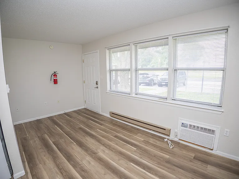 4819 Marion St #4 — Photo 5