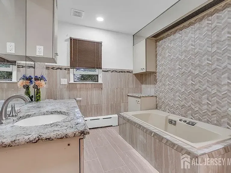 585 Noe Ave — Photo 12