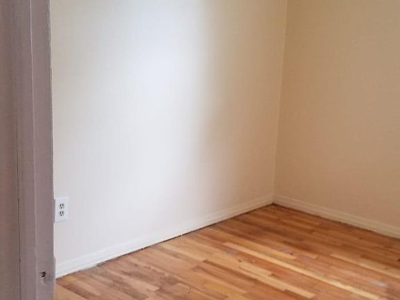 4th image of 2023 Riverbank St