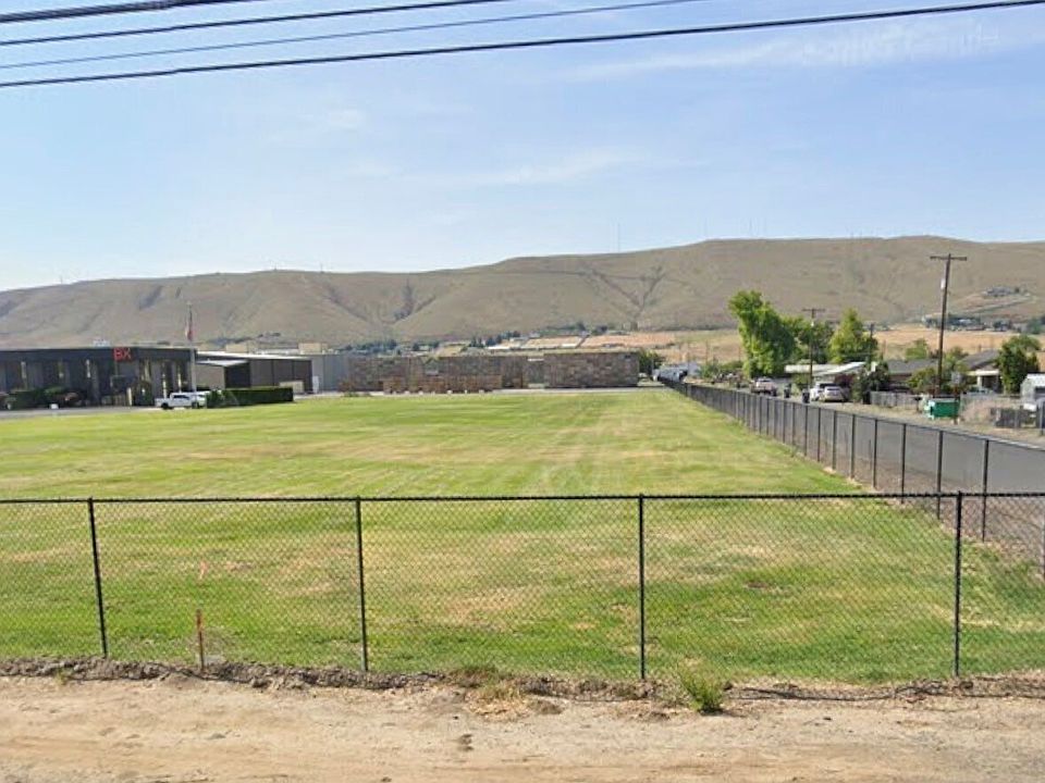 2nd image of 1720 W Ahtanum Road