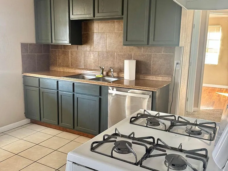 5112 Bragg Ave — Photo 2