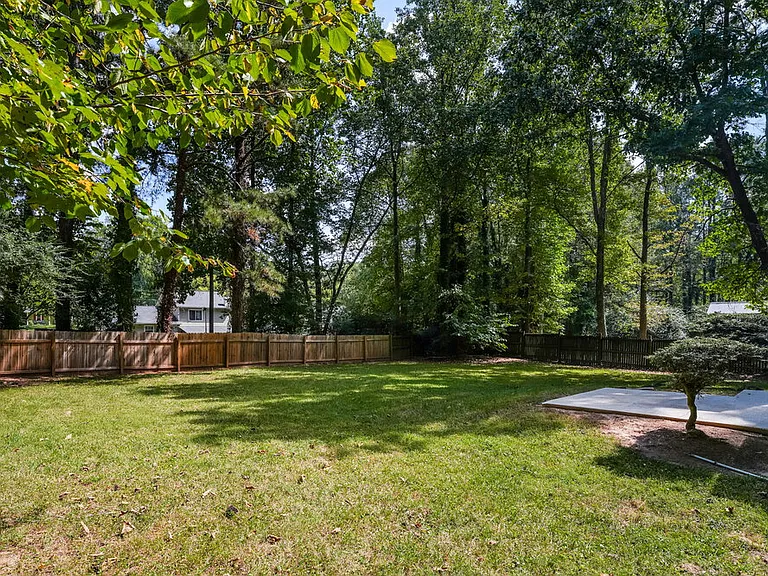 462 Sherwood Cir — Photo 16
