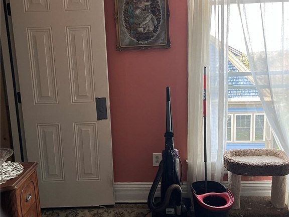 4th image of 1504 S Geddes St