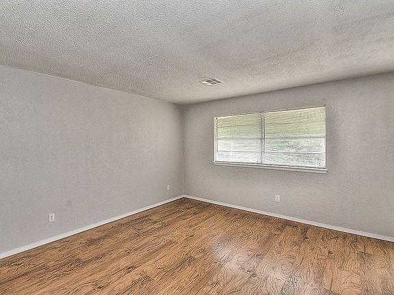5th image of 1638 Sheffield Dr