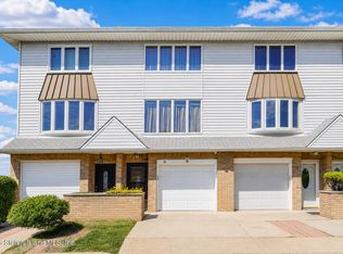 25 Peggy Ln, Staten Island, NY 10306