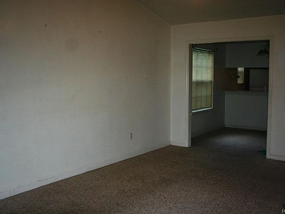 4th image of 1209 Cay Ln #Na