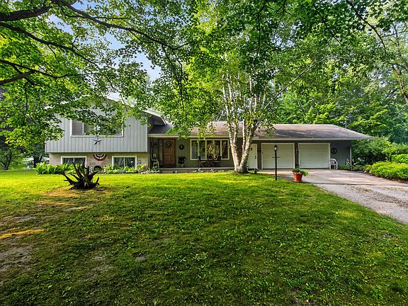 3rd image of 20210 Maple Dr