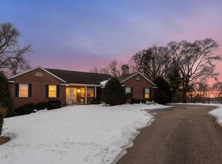 16865 Terrey Pine Dr, Eden Prairie, MN 55347