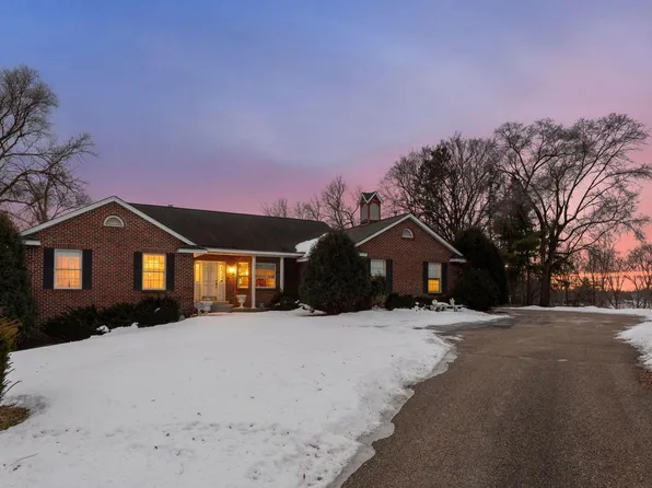 16865 Terrey Pine Dr, Eden Prairie, MN 55347