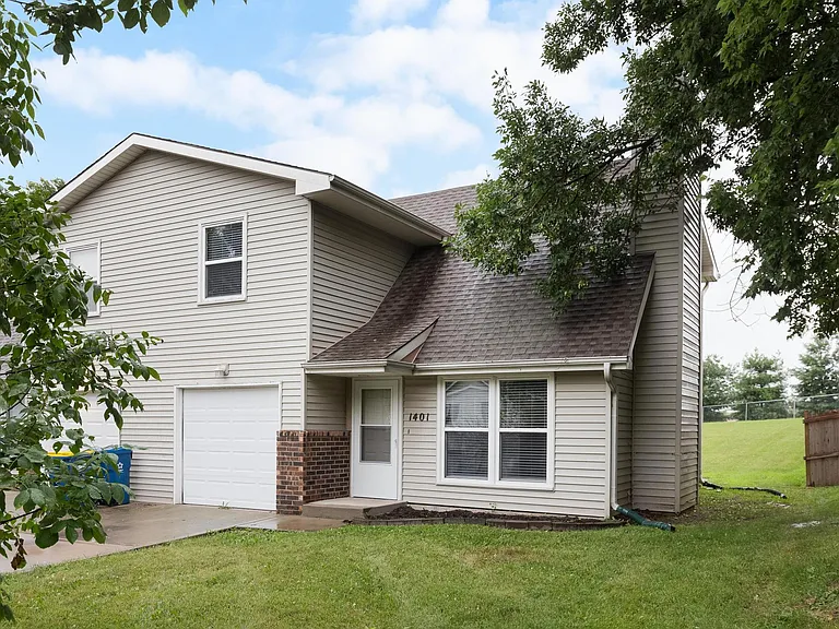 1401 La Chateau Dr — Photo 1