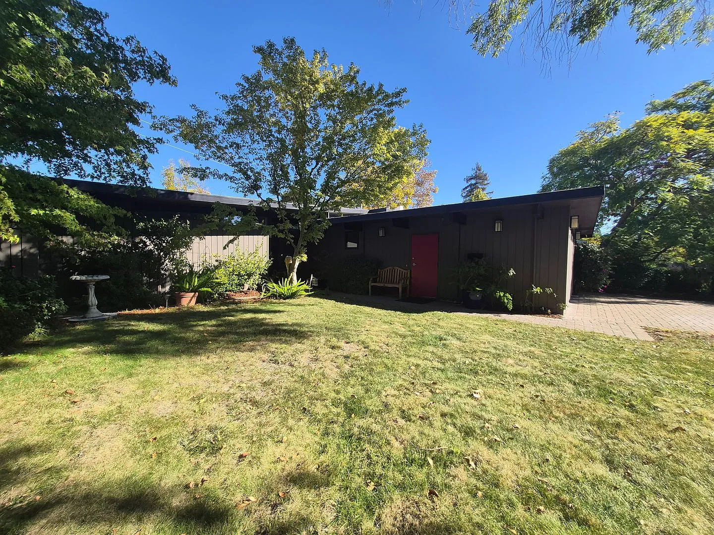 Classic Eichler in Palo Alto: 3707 Lindero Drive — Photo 4