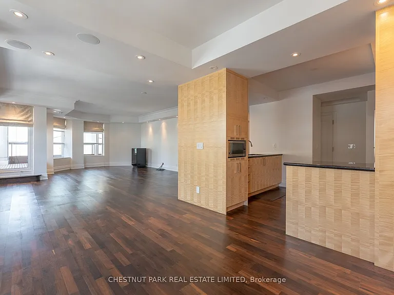 68 Yorkville Ave #202 — Photo 13