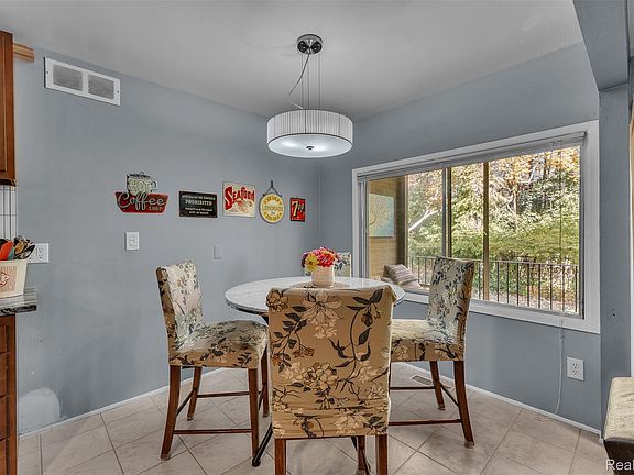 4th image of 16557 Middlebelt Rd #19