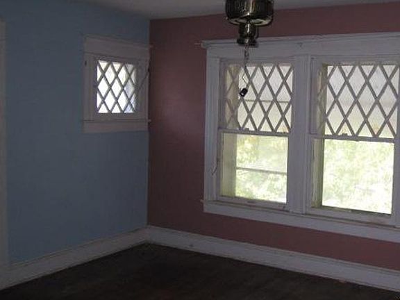 3rd image of 4145 S Benton Ave