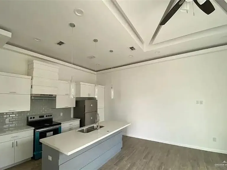 1002 N Glasscock Rd #3 — Photo 4