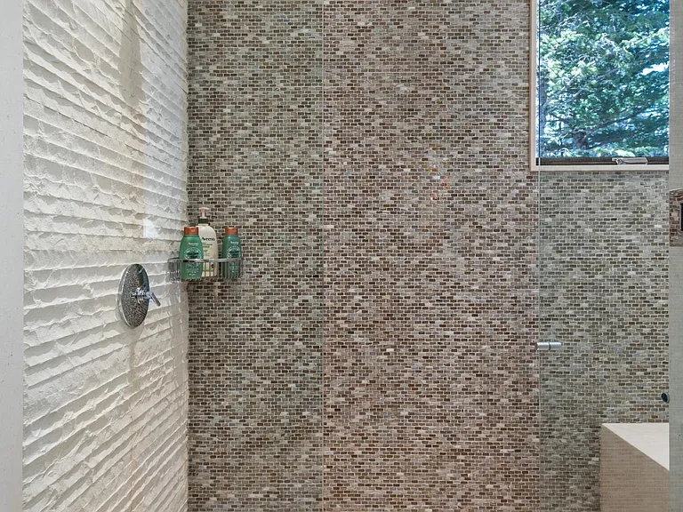 1044 Two Creeks Dr — Photo 32