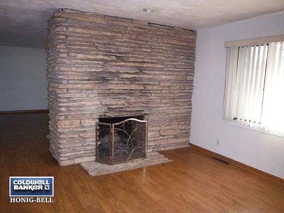 4th image of 400 Shady Ln