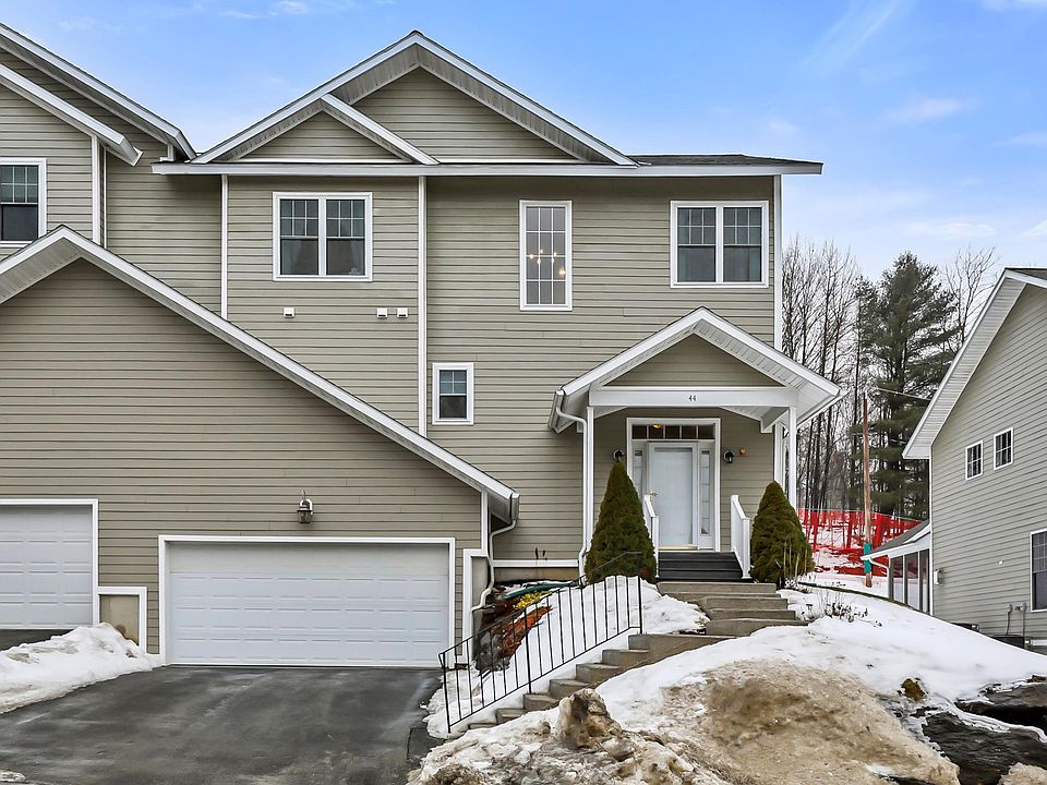 Front of condo with 2 car garage