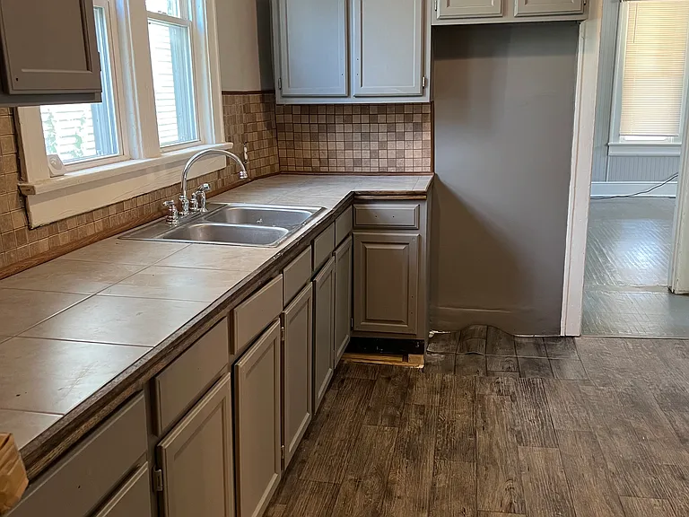 498 S Warren Ave — Photo 7