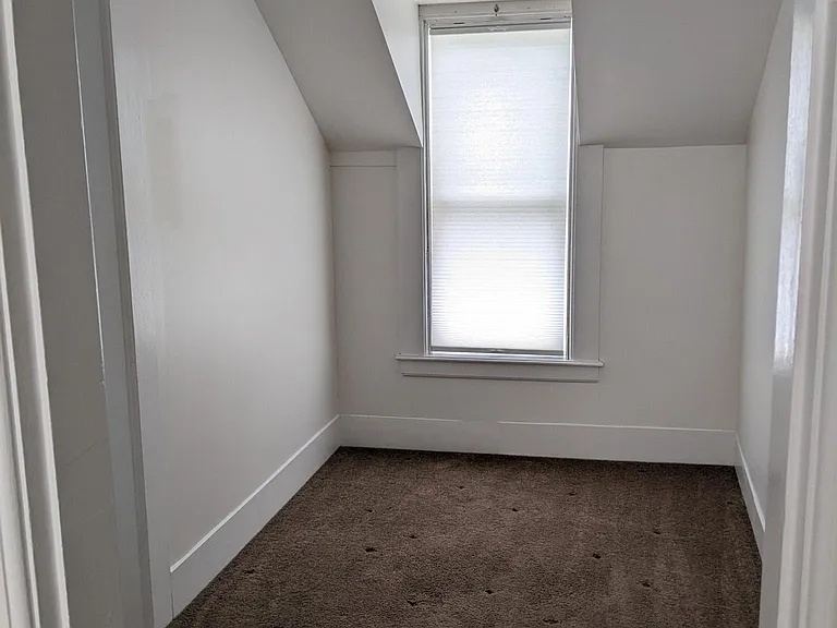 1180 Hudson Rd #4 — Photo 4