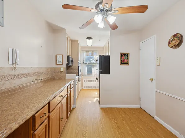 70-25 Yellowstone Boulevard image 5 of 21