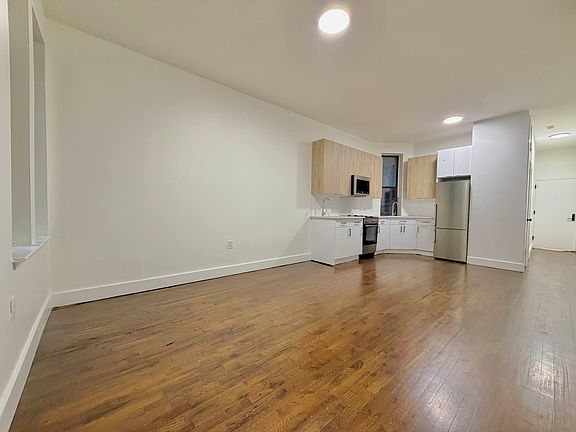 4th image of 647 Willoughby Ave #1C