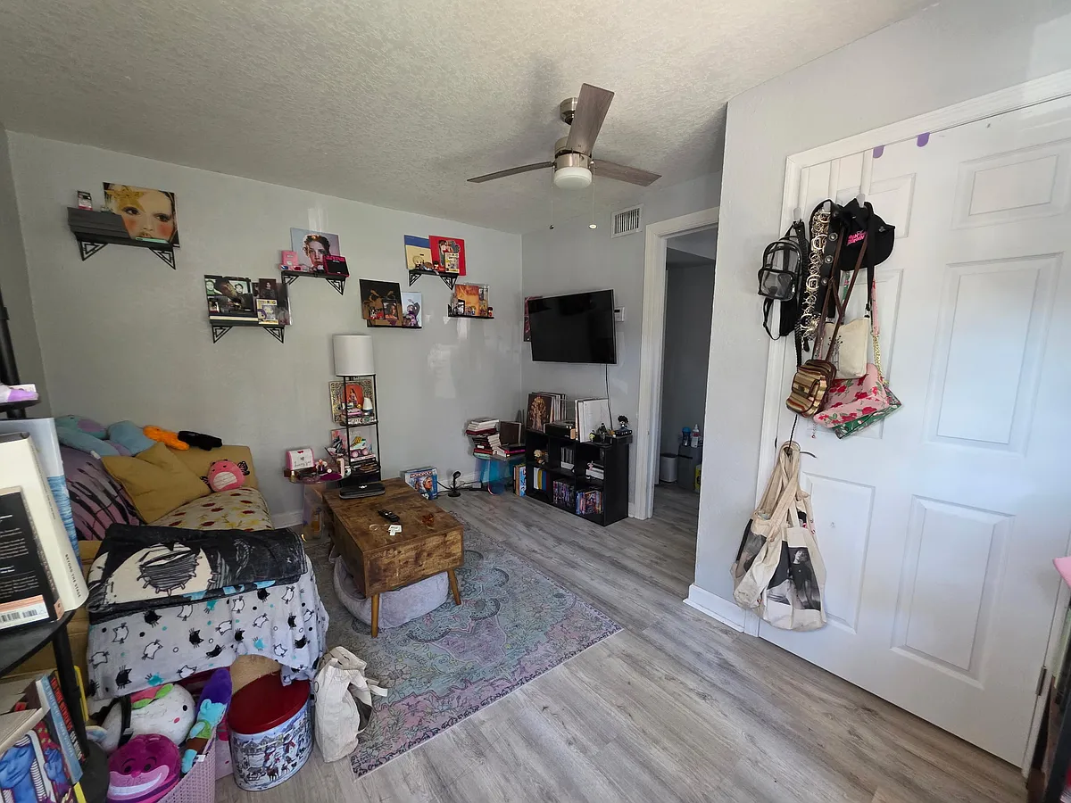 Building Photo - 914 SW 7th Ave #1