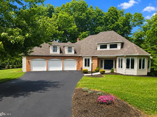 125 Foxfire Ln, Lewisberry, PA 17339