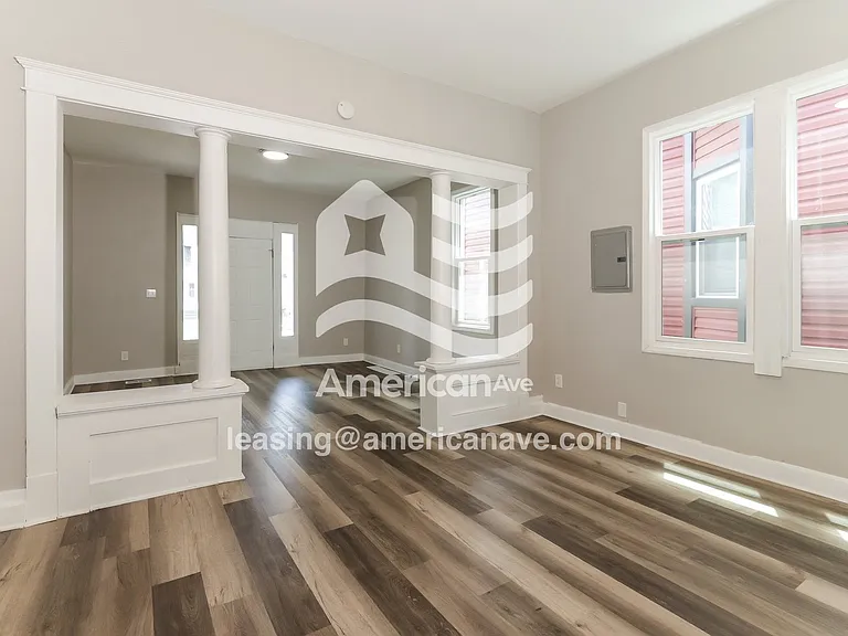 1084371_006_living_room_6.jpg