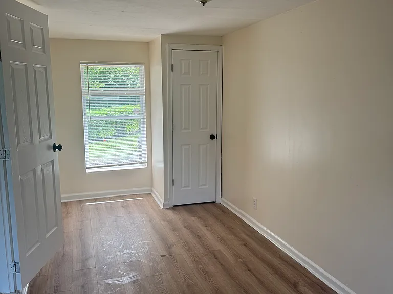 500 Shepley Dr — Photo 4