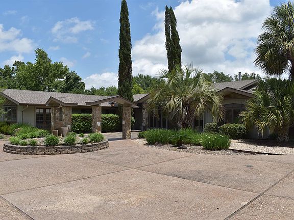 5th image of 311 Oleander Dr