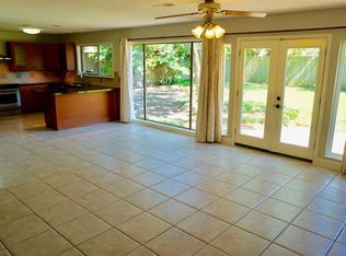 9538 Meadowglen Ln, Houston, TX 77063