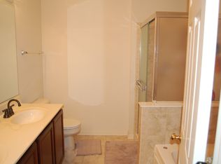 607 N Red Deer Rd, Round Lake, IL 60073