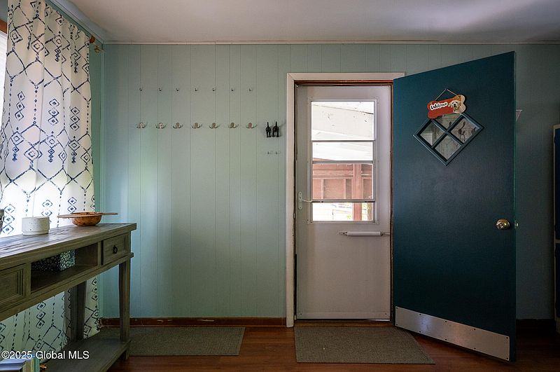 4th image of 8 Pineridge Place